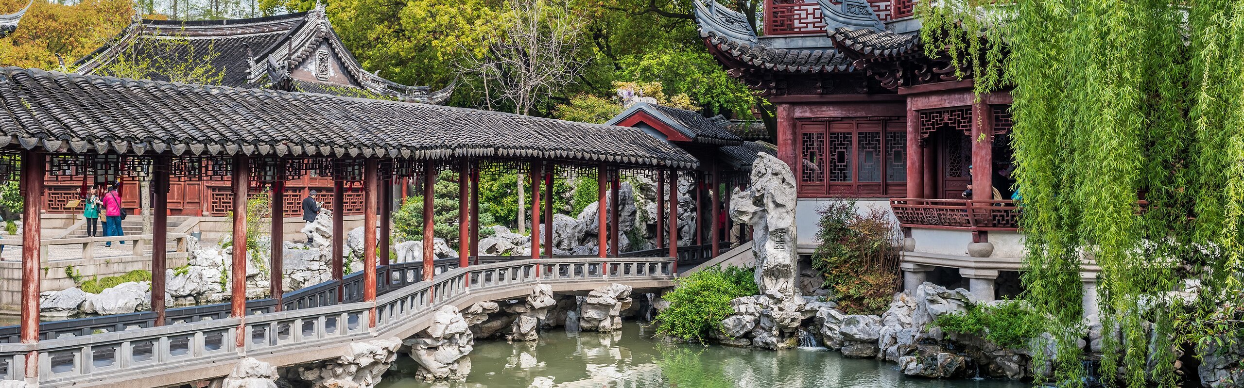  Yu Yuan - a Garden Oasis in the Center of Shanghai's Old City 
